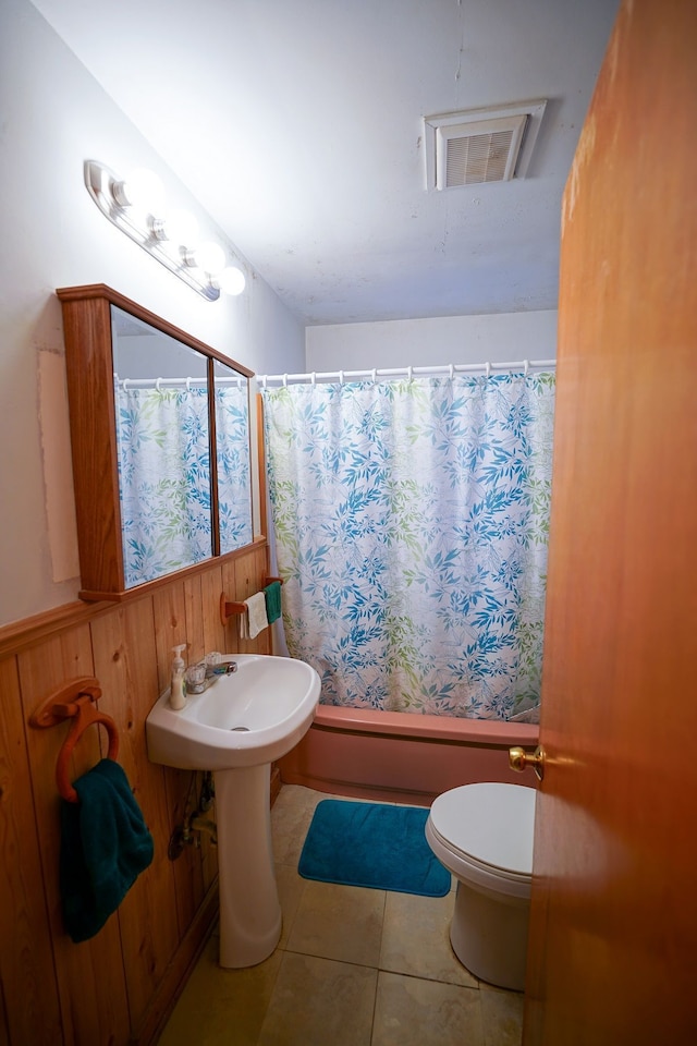 1090 Sunset Dr, Holly, MI 48442 - bathroom featuring tile patterned flooring, toilet, a sink, and shower / bath combo