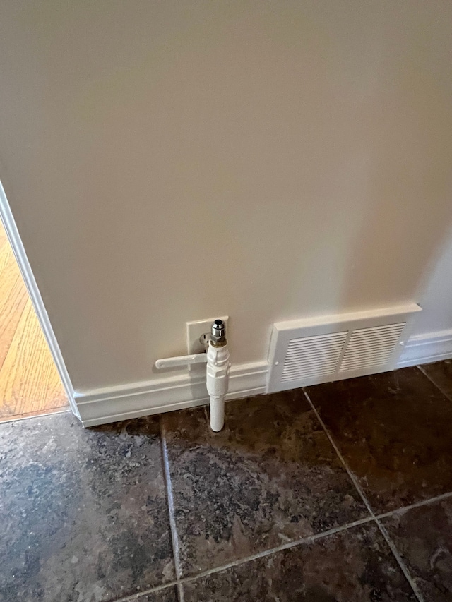 11520 Engleside St, Detroit, MI 48205 - detailed view of baseboards