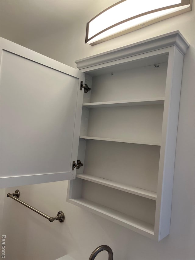 11520 Engleside St, Detroit, MI 48205 - view of bathroom