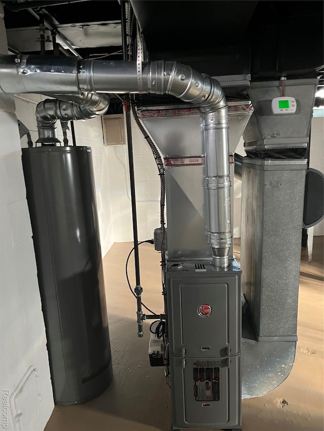 11520 Engleside St, Detroit, MI 48205 - utility room featuring water heater