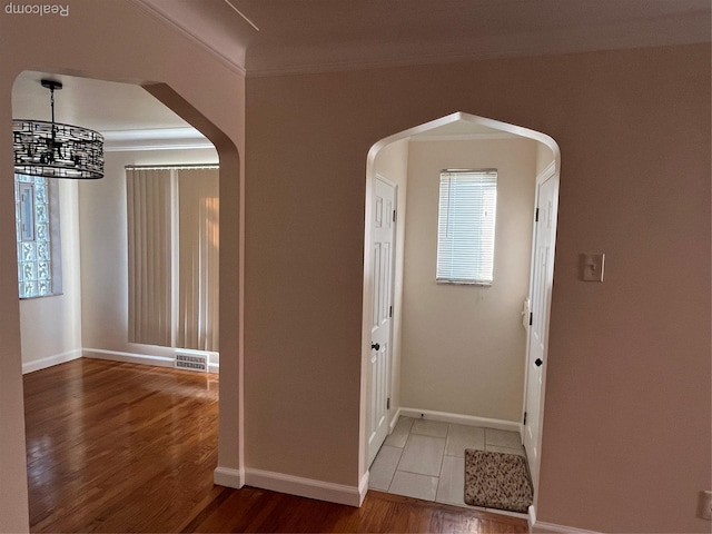 11520 Engleside St, Detroit, MI 48205 - entrance foyer featuring ornamental molding, light wood-type flooring, a chandelier, arched walkways, and baseboards
