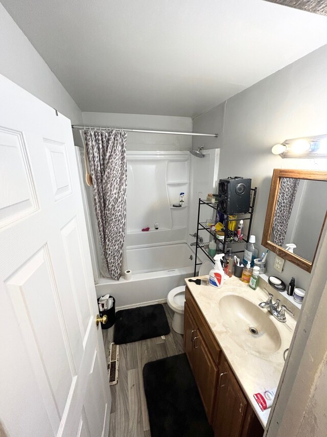 1622 Barbara Dr, Flint, MI 48504 - full bath with shower / bath combination with curtain, vanity, and toilet