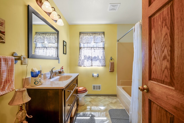 bathroom with toilet, vanity, shower / tub combo with curtain, and baseboards