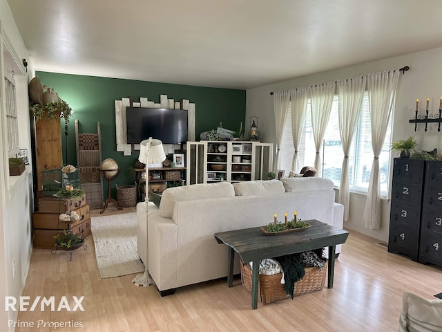 1321 Rollins St, Grand Blanc, MI 48439 - living room featuring light wood-style floors