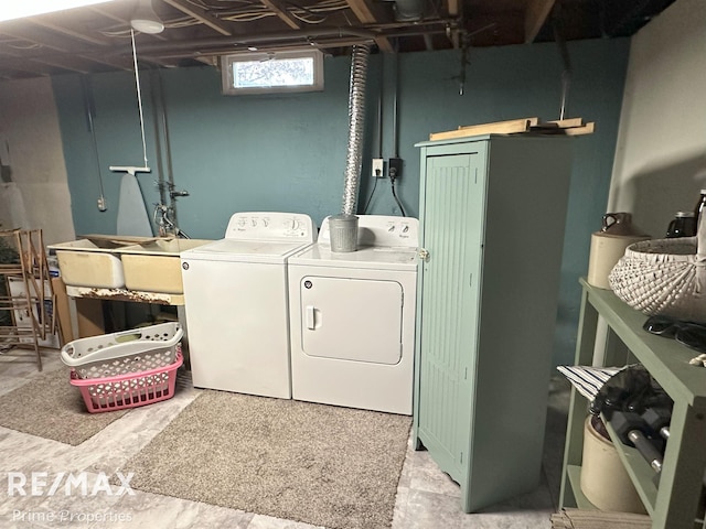 1321 Rollins St, Grand Blanc, MI 48439 - laundry area featuring washing machine and dryer