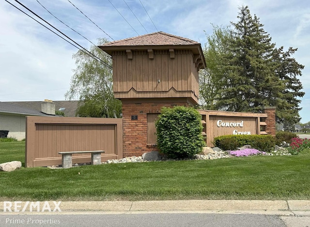 1321 Rollins St, Grand Blanc, MI 48439 - view of side of property featuring a yard