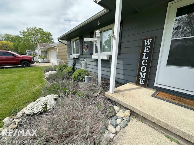 1321 Rollins St, Grand Blanc, MI 48439 - view of home's exterior featuring a yard