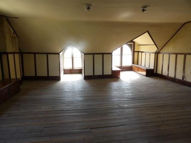 31 Orchard Pl, Battle Creek, MI 49017 - bonus room with dark wood finished floors and lofted ceiling