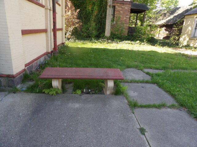 31 Orchard Pl, Battle Creek, MI 49017 - view of grassy yard