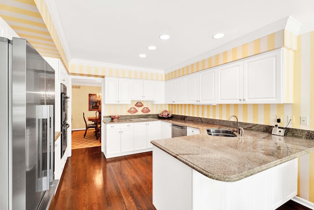 22366 Valley Oaks Dr, Beverly Hills, MI 48025 - kitchen with appliances with stainless steel finishes, a sink, a peninsula, crown molding, and dark wood-style flooring