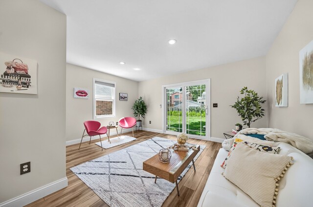 living room with baseboards, plenty of natural light, light wood-style flooring, and recessed lighting