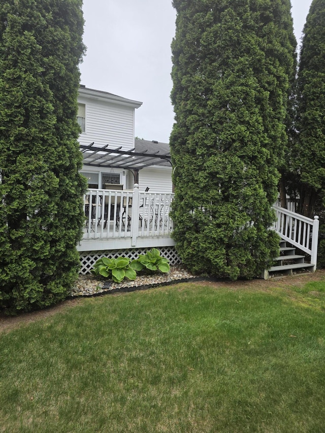 5835 S Ashford Way, Ypsilanti, MI 48197 - view of grassy yard with a wooden deck