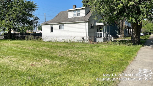 11376 Rivard Ave, Warren, MI 48089 - view of side of home featuring a shingled roof