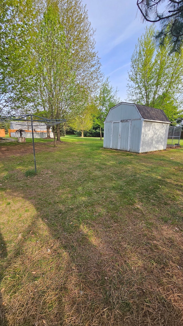view of green lawn with an outdoor structure