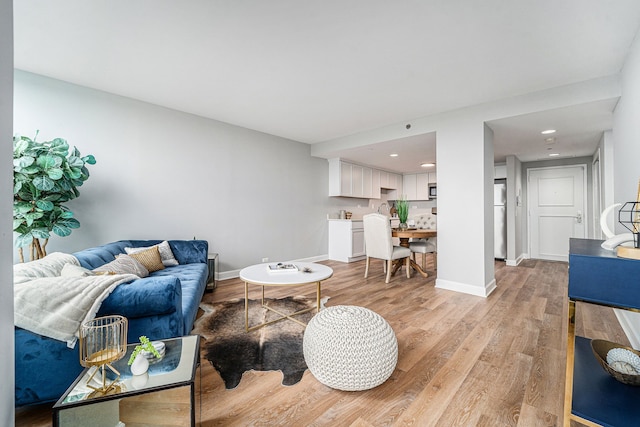3320 Spinnaker Ln Unit 13B, Detroit, MI 48207 - living room featuring light wood-type flooring, baseboards, and recessed lighting