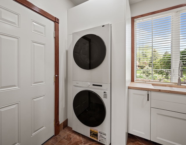 1334 Larayne Dr, Troy, MI 48085 - laundry room featuring stacked washer and clothes dryer