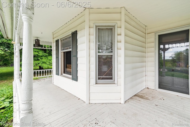 101 Hill St, Stockbridge, MI 49285 - view of porch