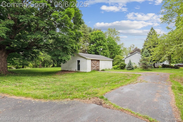 101 Hill St, Stockbridge, MI 49285 - view of grassy yard featuring an outbuilding