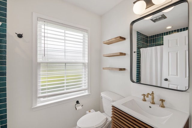 full bathroom featuring healthy amount of natural light, toilet, curtained shower, and vanity