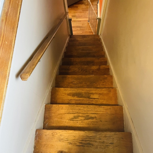 326 N Oak St, Owosso, MI 48867 - stairway with hardwood / wood-style floors