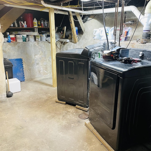326 N Oak St, Owosso, MI 48867 - washroom featuring separate washer and dryer