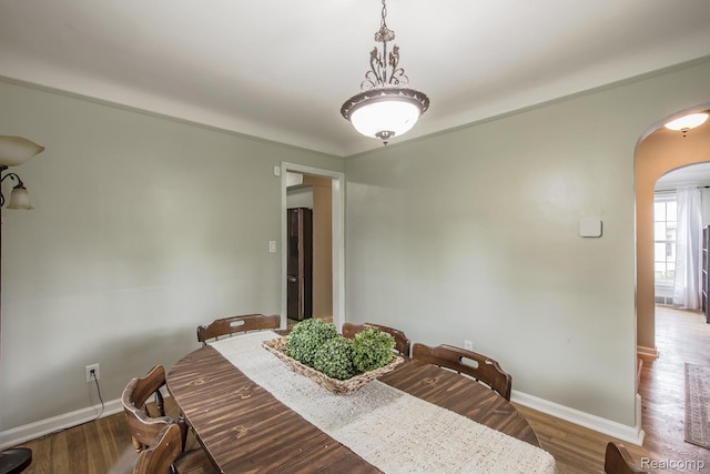 3070 Old Orchard Dr, Waterford, MI 48328 - dining room featuring arched walkways, wood finished floors, baseboards, and crown molding