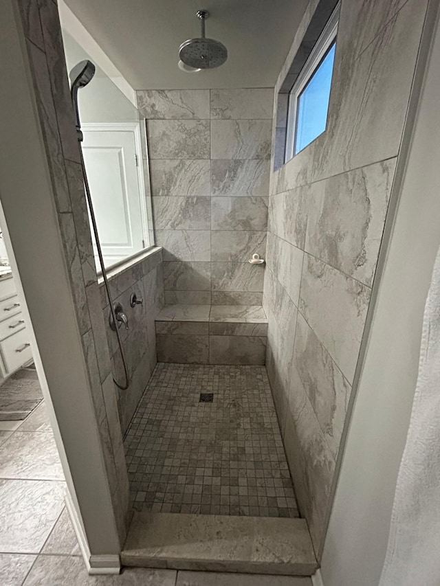 31065 Tremont Ln, Franklin, MI 48025 - bathroom featuring tiled shower