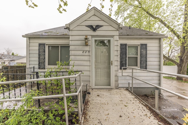 885 Hawthorne Ave, Ypsilanti, MI 48198 - view of front of property with fence and roof with shingles