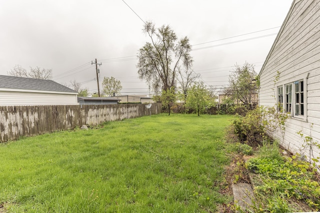 885 Hawthorne Ave, Ypsilanti, MI 48198 - view of yard