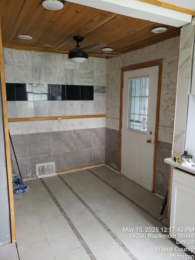 19200 Blackmoor St, Detroit, MI 48234 - full bath featuring wooden ceiling and vanity