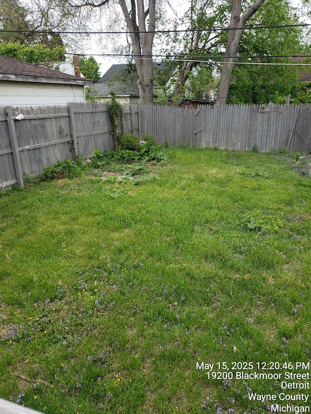 19200 Blackmoor St, Detroit, MI 48234 - view of yard