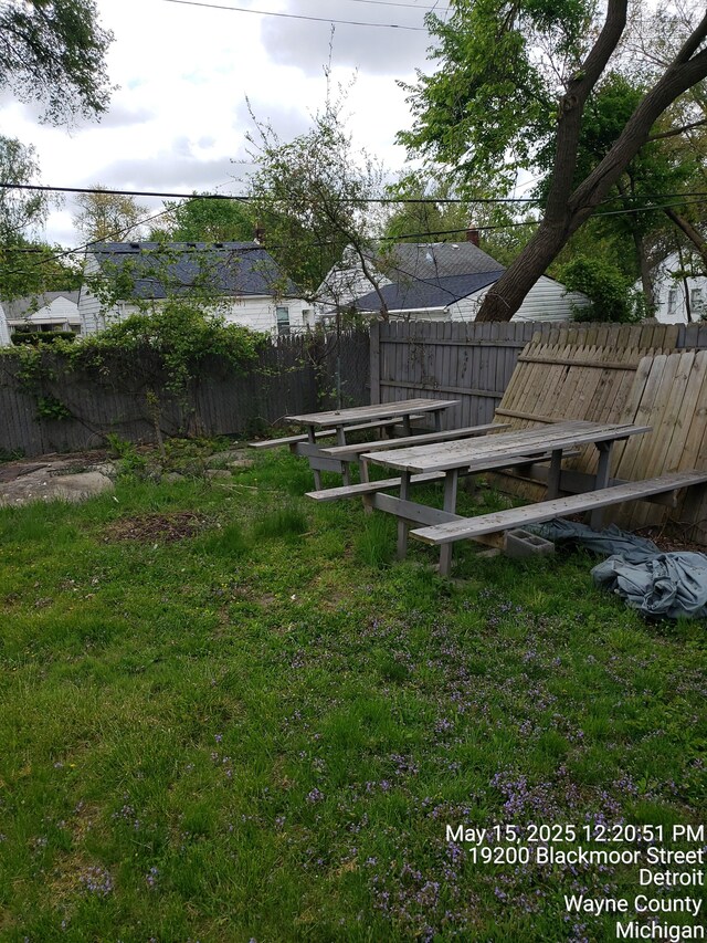 19200 Blackmoor St, Detroit, MI 48234 - view of yard