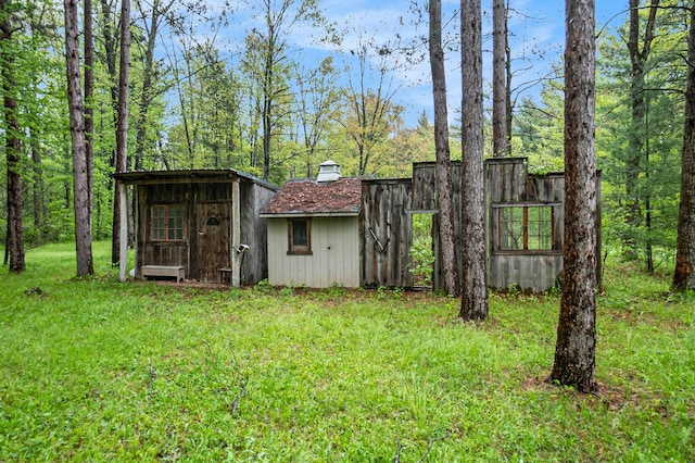 1977 E 40th St, White Cloud, MI 49349 - view of yard with an outbuilding