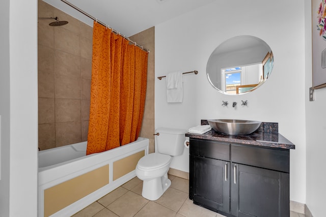 2843 E Grand Blvd Unit 9, Detroit, MI 48211 - full bath featuring tile patterned floors, toilet, shower / bath combination with curtain, and vanity