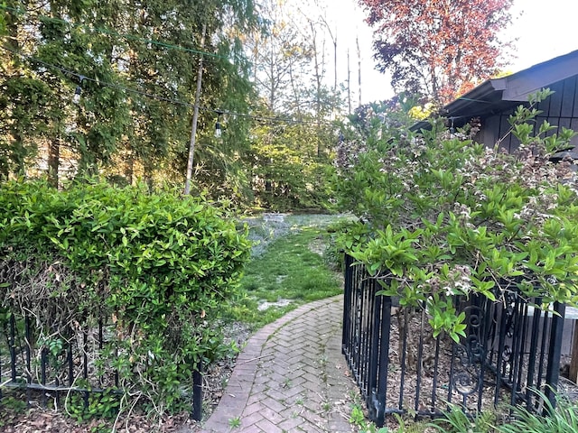 532 Saint Clair St, Grosse Pointe, MI 48230 - view of yard with fence