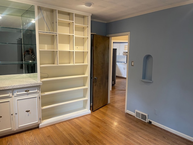 532 Saint Clair St, Grosse Pointe, MI 48230 - view of pantry