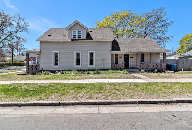 601 N Rath Ave, Ludington, MI 49431 - view of front of property with a porch