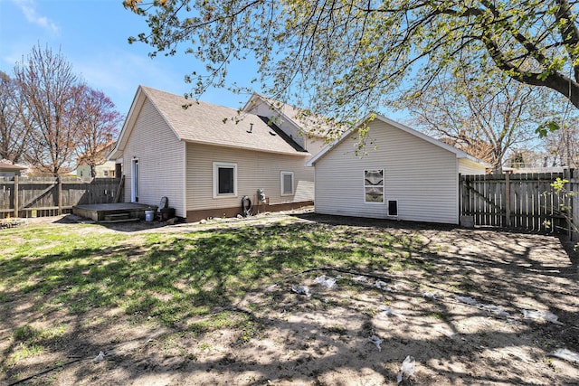 601 N Rath Ave, Ludington, MI 49431 - back of property with roof with shingles