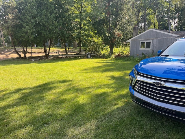 8216 Leonard Dr, Holly, MI 48442 - view of grassy yard