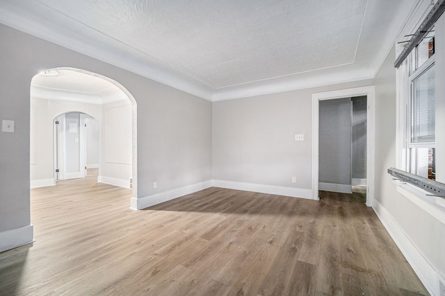 20410 Hull St, Highland Park, MI 48203 - unfurnished room featuring wood finished floors, arched walkways, and baseboards