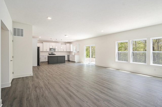 15250 Alister Mackenzie Ave, Augusta, MI 49012 - unfurnished living room with baseboards, wood finished floors, and recessed lighting
