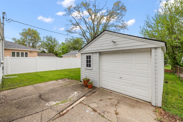 detached garage featuring concrete driveway