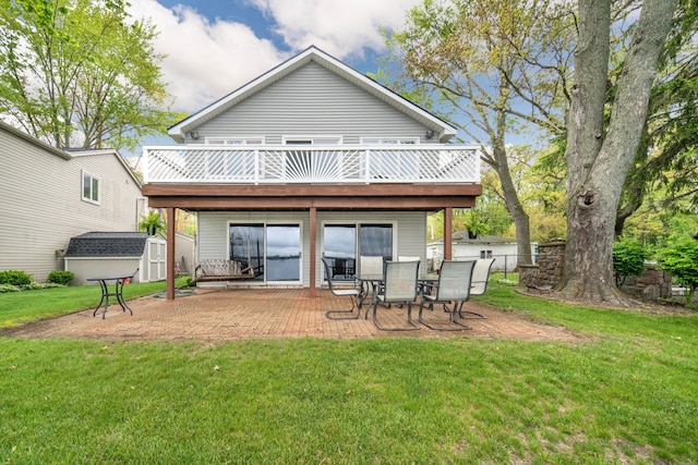 10194 Elmcrest Rd, Whitmore Lake, MI 48189 - back of house with a storage shed, an outdoor structure, a yard, and a deck