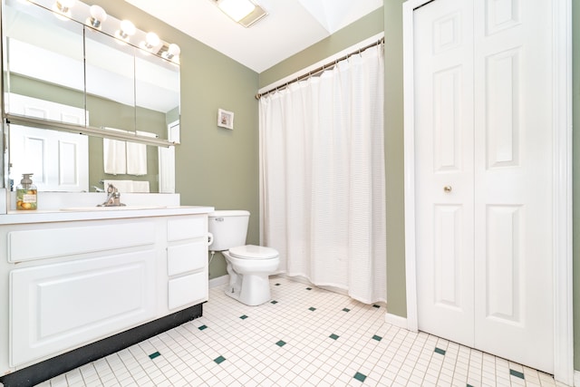 10194 Elmcrest Rd, Whitmore Lake, MI 48189 - bathroom featuring toilet, vanity, baseboards, and a shower with curtain