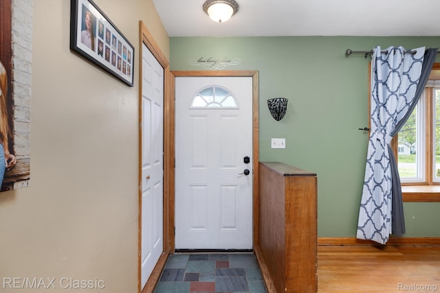 94 Crescent Lake Rd, Waterford, MI 48327 - view of entryway
