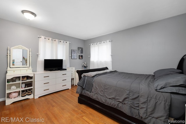 94 Crescent Lake Rd, Waterford, MI 48327 - bedroom featuring light wood-style floors