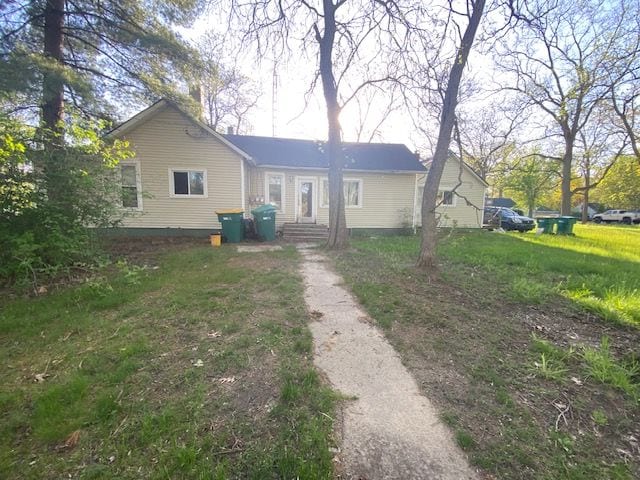 437 W Mount Morris St, Mount Morris, MI 48458 - back of house with entry steps