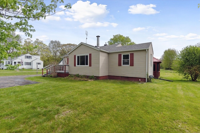 7244 Neff Rd, Mount Morris, MI 48458 - view of front of home with a front yard and roof with shingles