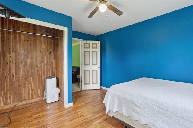 7244 Neff Rd, Mount Morris, MI 48458 - bedroom featuring wood finished floors, baseboards, ceiling fan, and a closet