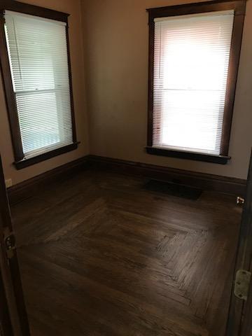 empty room featuring baseboards